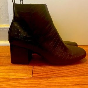 Cute Black Booties with zippers